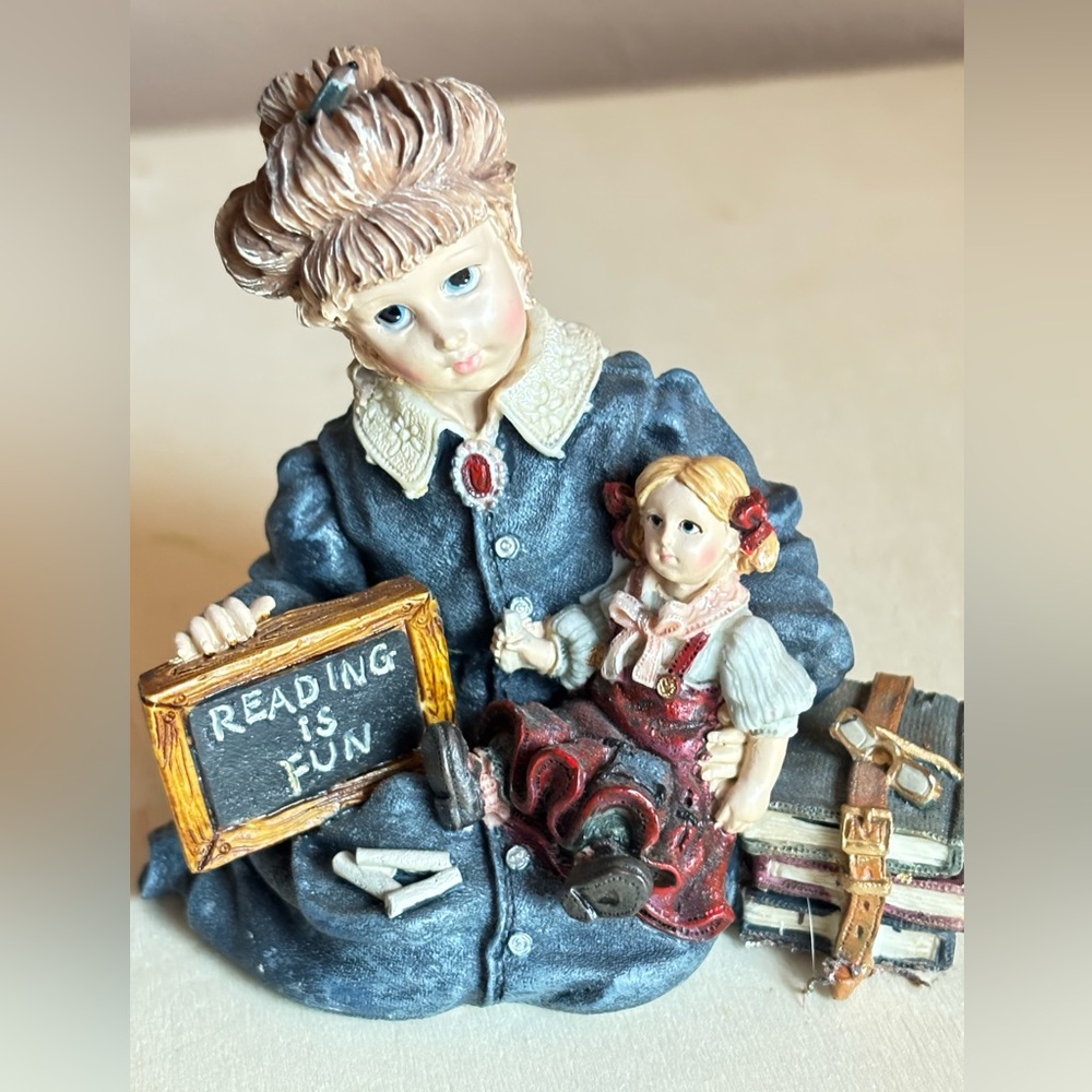 Boyd’s Bears Collection “Yesterday’s Child” - Reading is Fun 1996 Figurine